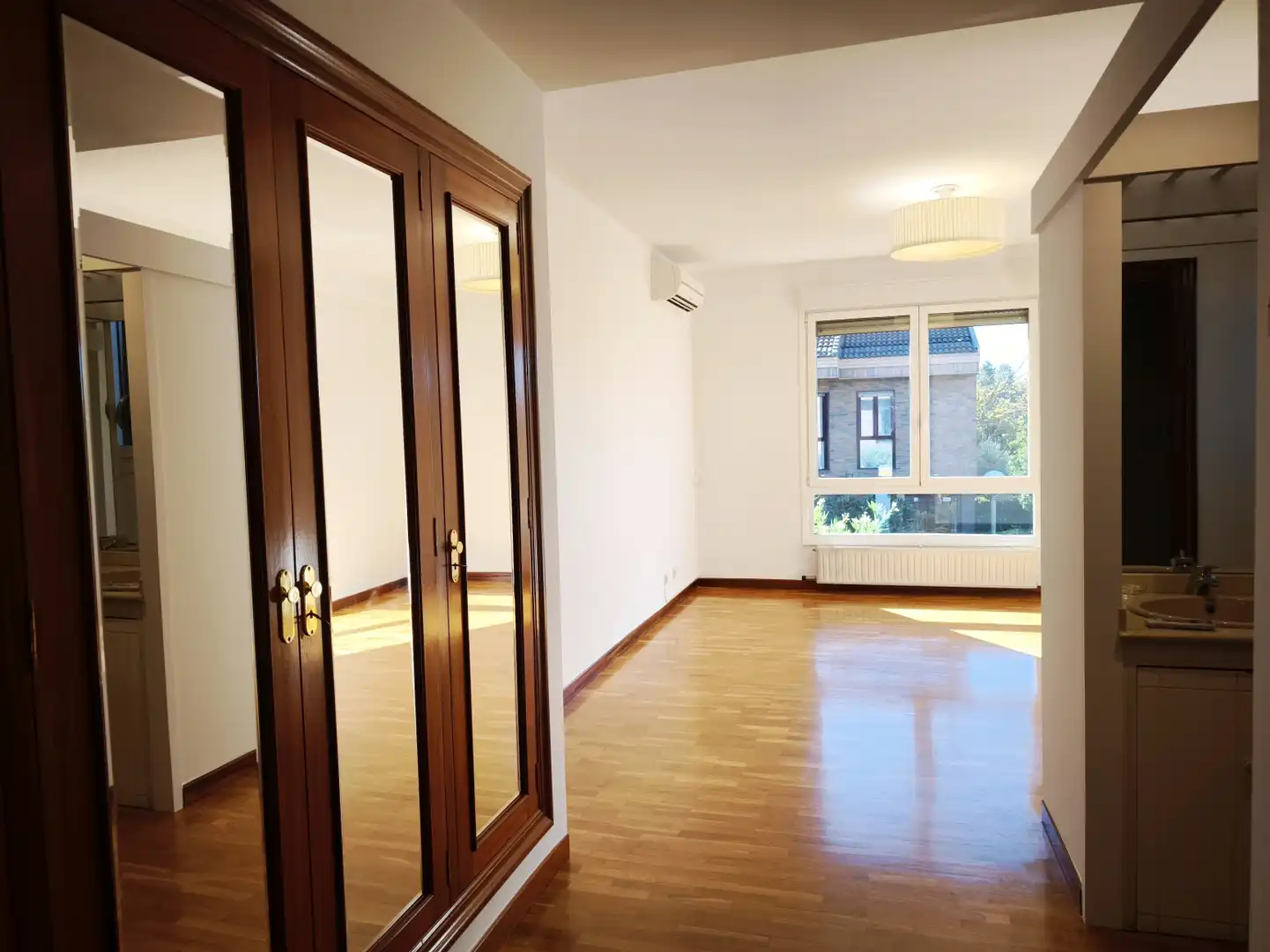 Dormitori de Casa o xalet en venda en  Logroño amb Calefacció, Parquet i Terrassa