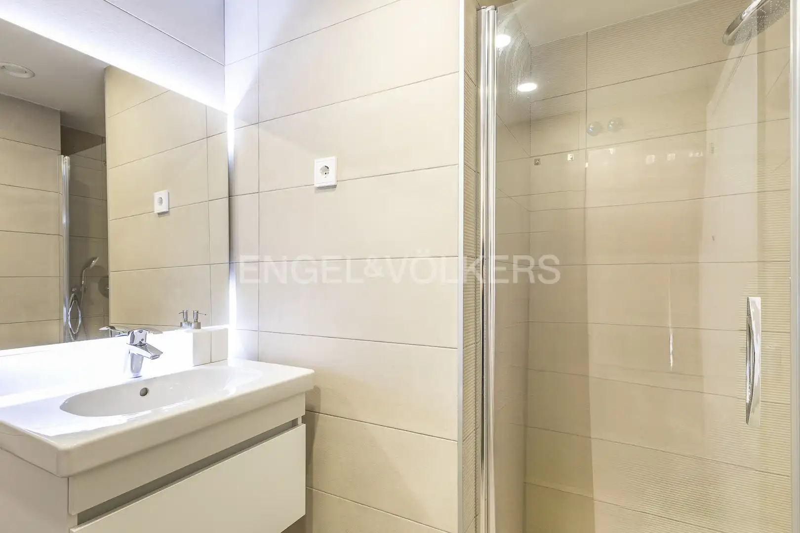 Bathroom of Flat for sale in Sant Adrià de Besòs  with Air Conditioner, Heating and Parquet flooring