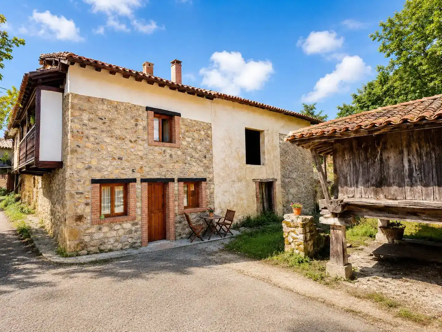 Vista exterior de Casa adosada en venta en Cangas de Onís con Balcón