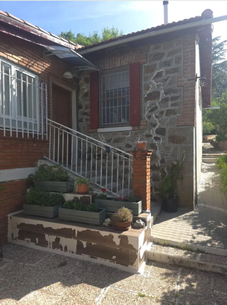 Vista exterior de Casa o xalet en venda en Robledo de Chavela amb Calefacció, Jardí privat i Terrassa