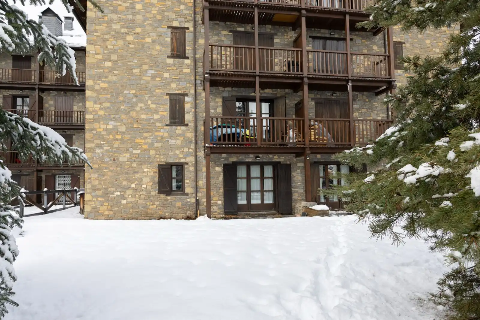 Vista exterior de Apartament en venda en Espot amb Calefacció, Jardí privat i Parquet