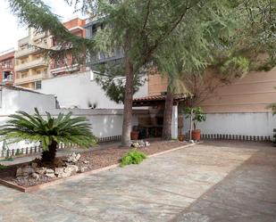 Vista exterior de Casa o xalet en venda en Montcada i Reixac amb Aire condicionat, Terrassa i Balcó