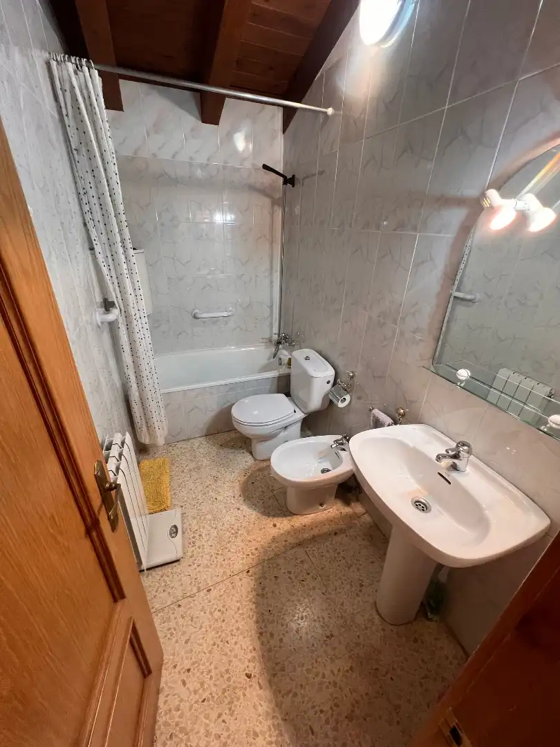 Baño de Casa adosada en venta en Sant Pau de Segúries con Calefacción, Amueblado y Balcón