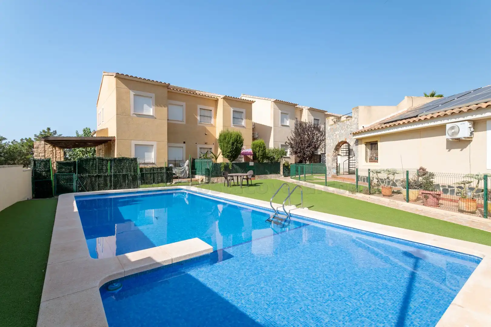 Piscina de Casa adosada en venda en Aigües amb Aire condicionat, Terrassa i Traster