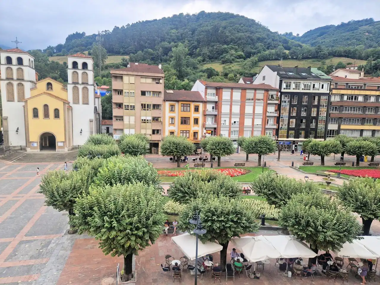 Vista exterior de Pis en venda en Lena amb Calefacció, Parquet i Traster