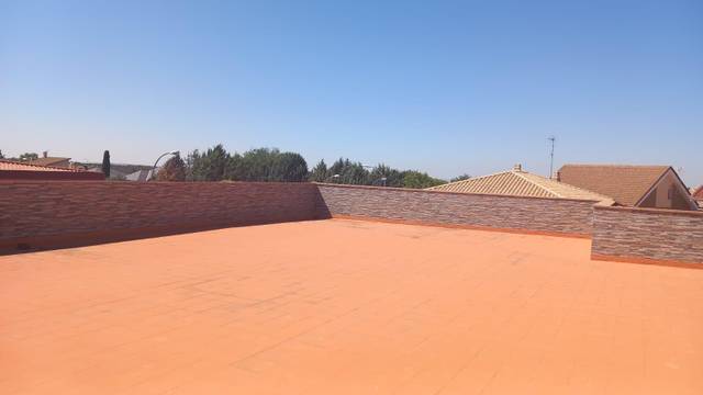 Local comercial en Alquiler en  GU-193 en El Casar