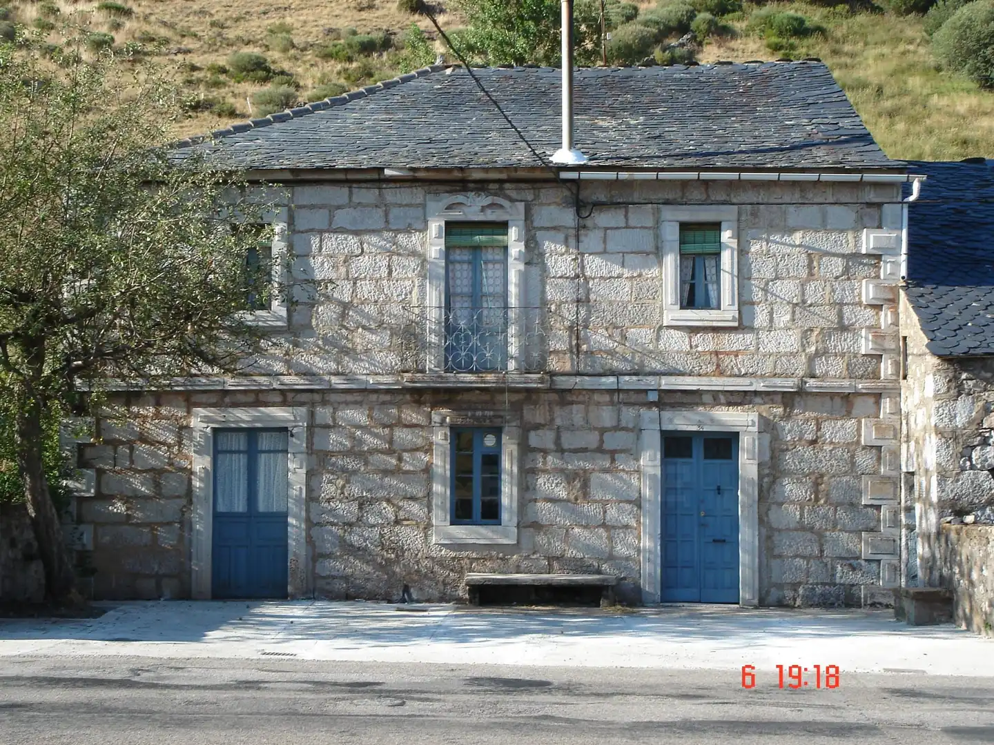 Vista exterior de Casa o xalet en venda en Cabrillanes amb Calefacció