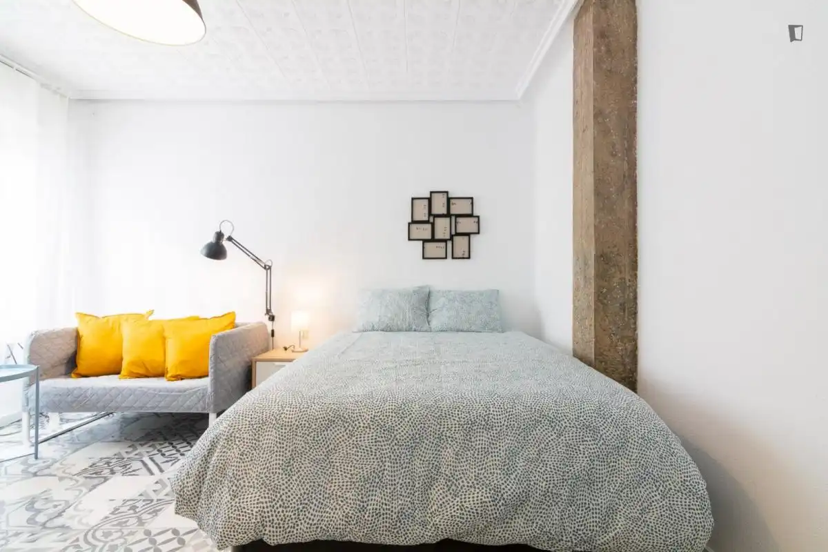 Habitación de Apartamento para compartir en  Valencia Capital con Amueblado, Lavadora y TV