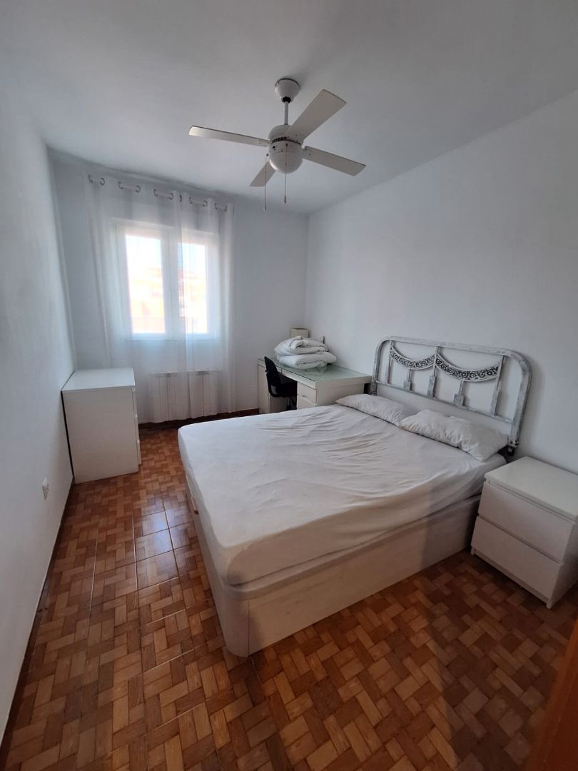 Dormitori de Pis per a compartir en  Madrid Capital amb Aire condicionat, Moblat i Forn