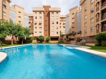 Piscina de Pis en venda en  Granada Capital amb Aire condicionat i Terrassa