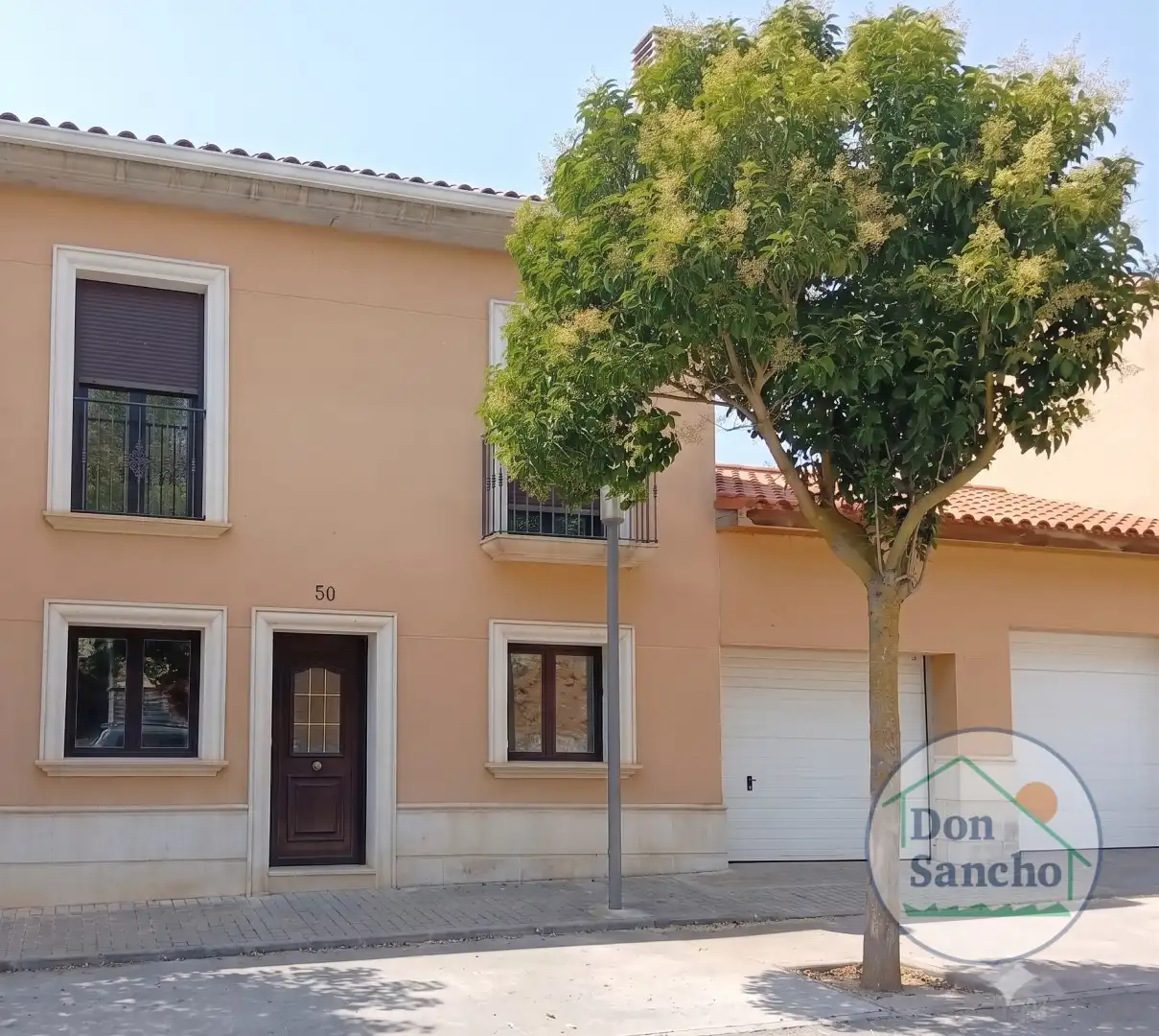 Vista exterior de Casa adosada en venta en Mucientes con Calefacción, Terraza y Balcón