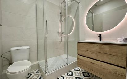 Bathroom of Flat to rent in Vic  with Heating