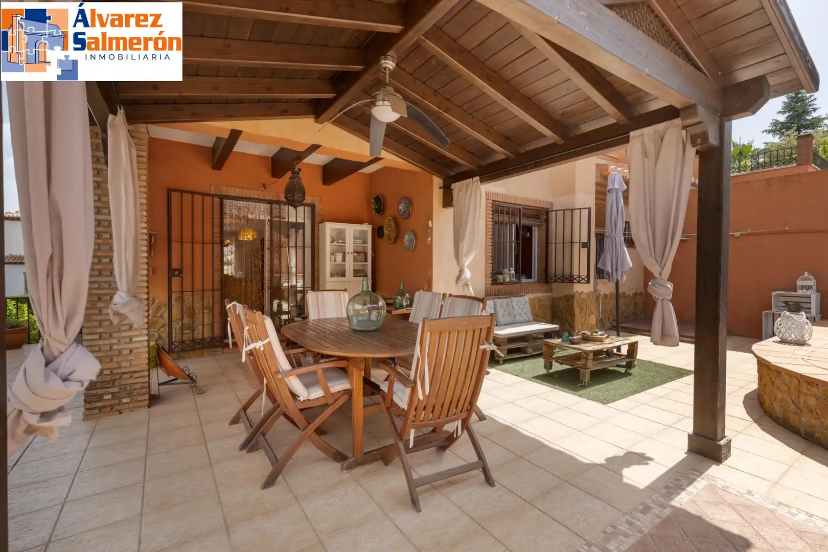 Terrassa de Casa o xalet en venda en La Zubia amb Calefacció, Jardí privat i Terrassa