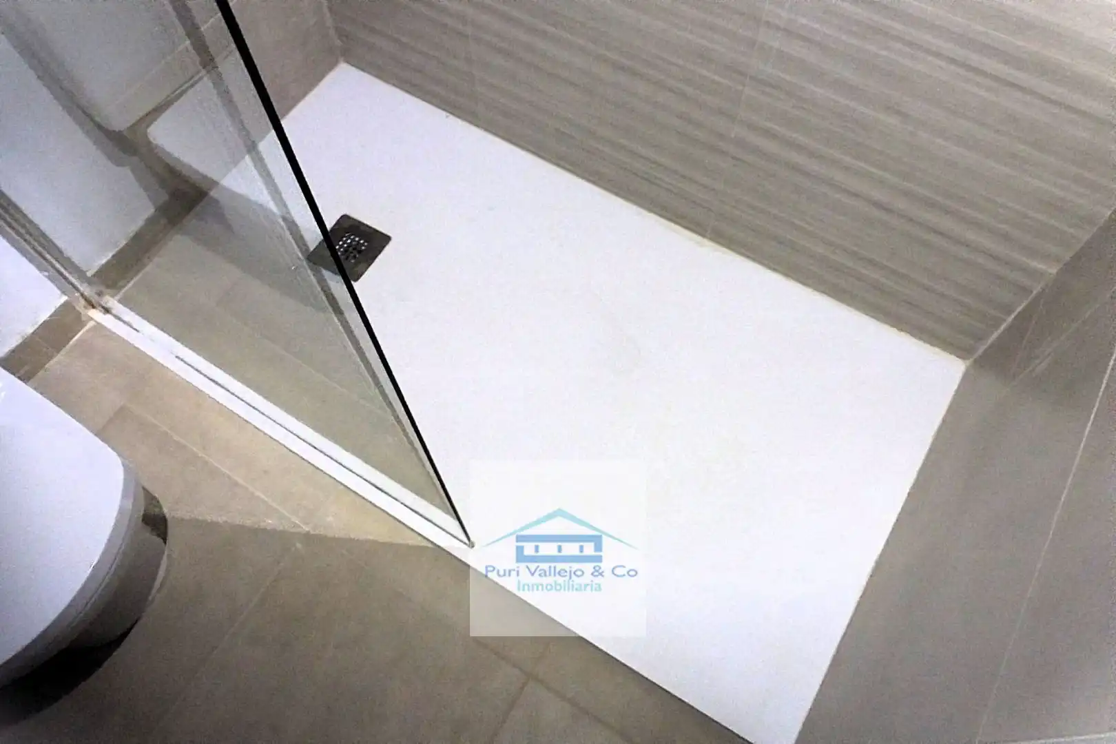 Baño de Piso de alquiler en Córdoba con Aire acondicionado, Terraza y Trastero