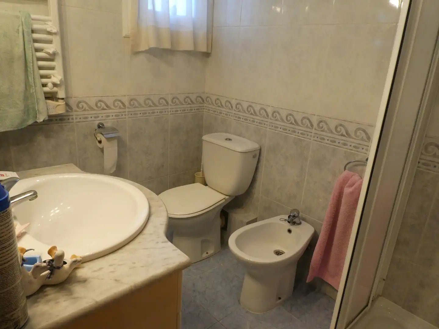 Badezimmer von Wohnungen zum Verkauf in Lloret de Mar mit Klimaanlage und Heizung