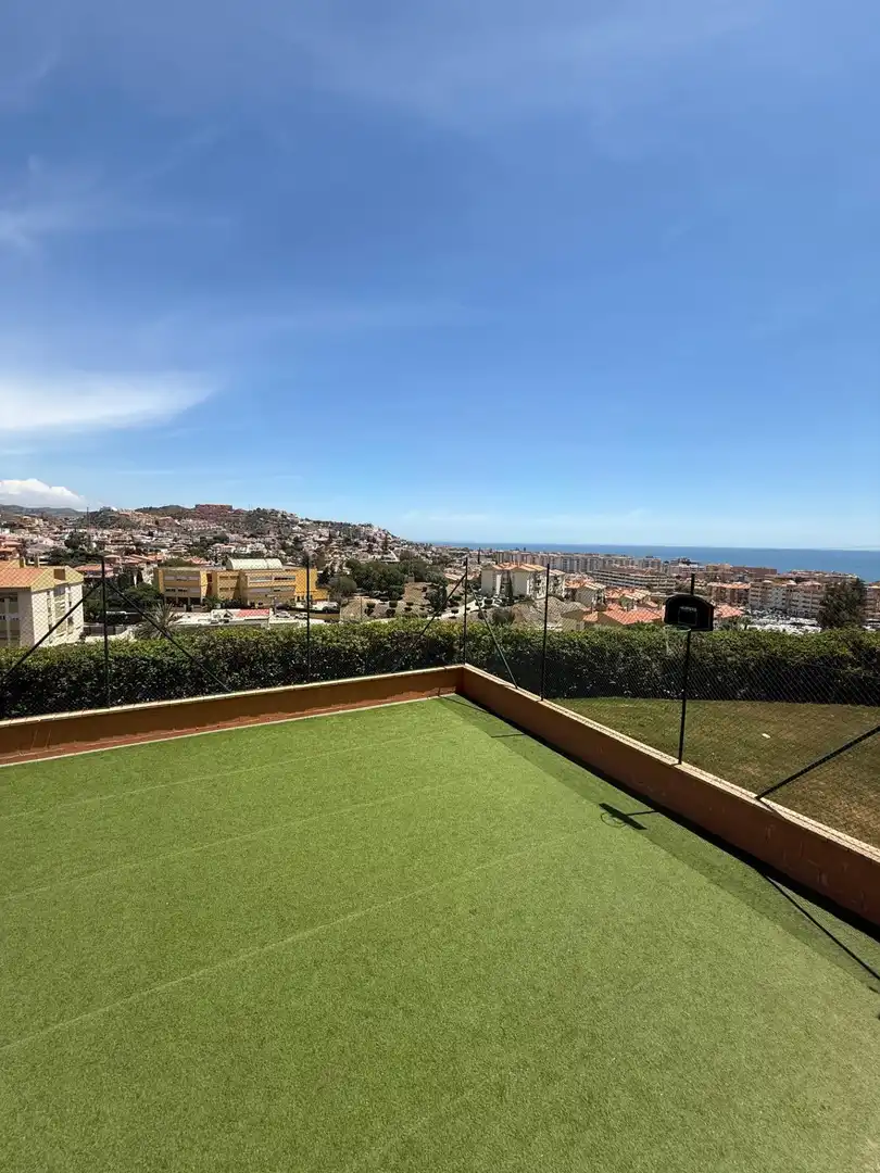 Terrassa de Pis en venda en Rincón de la Victoria amb Aire condicionat, Calefacció i Jardí privat