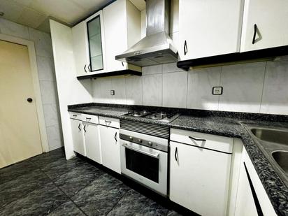 Kitchen of Flat for sale in L'Hospitalet de Llobregat  with Heating and Balcony