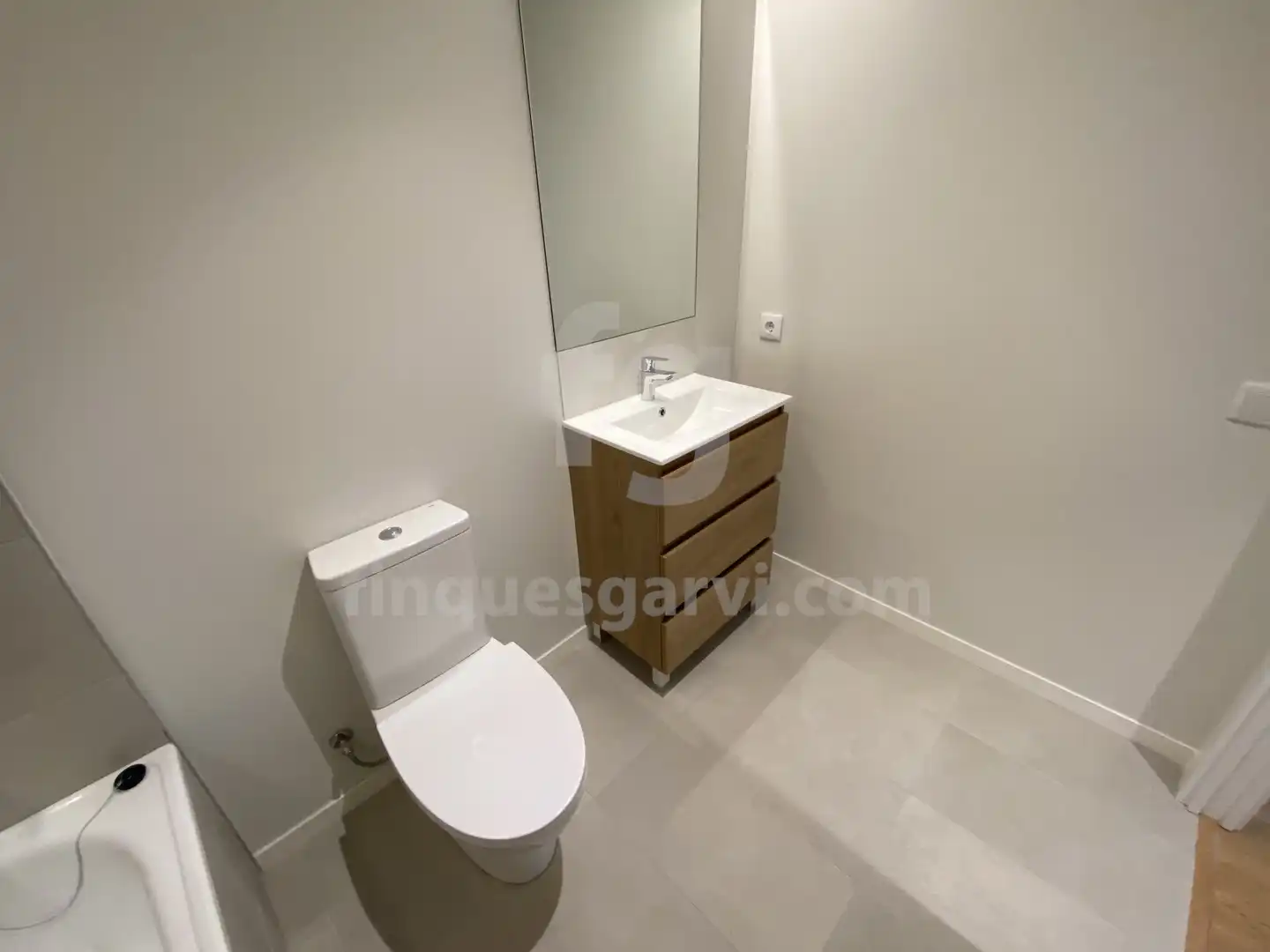 Baño de Piso de alquiler en Mataró con Aire acondicionado, Calefacción y Terraza