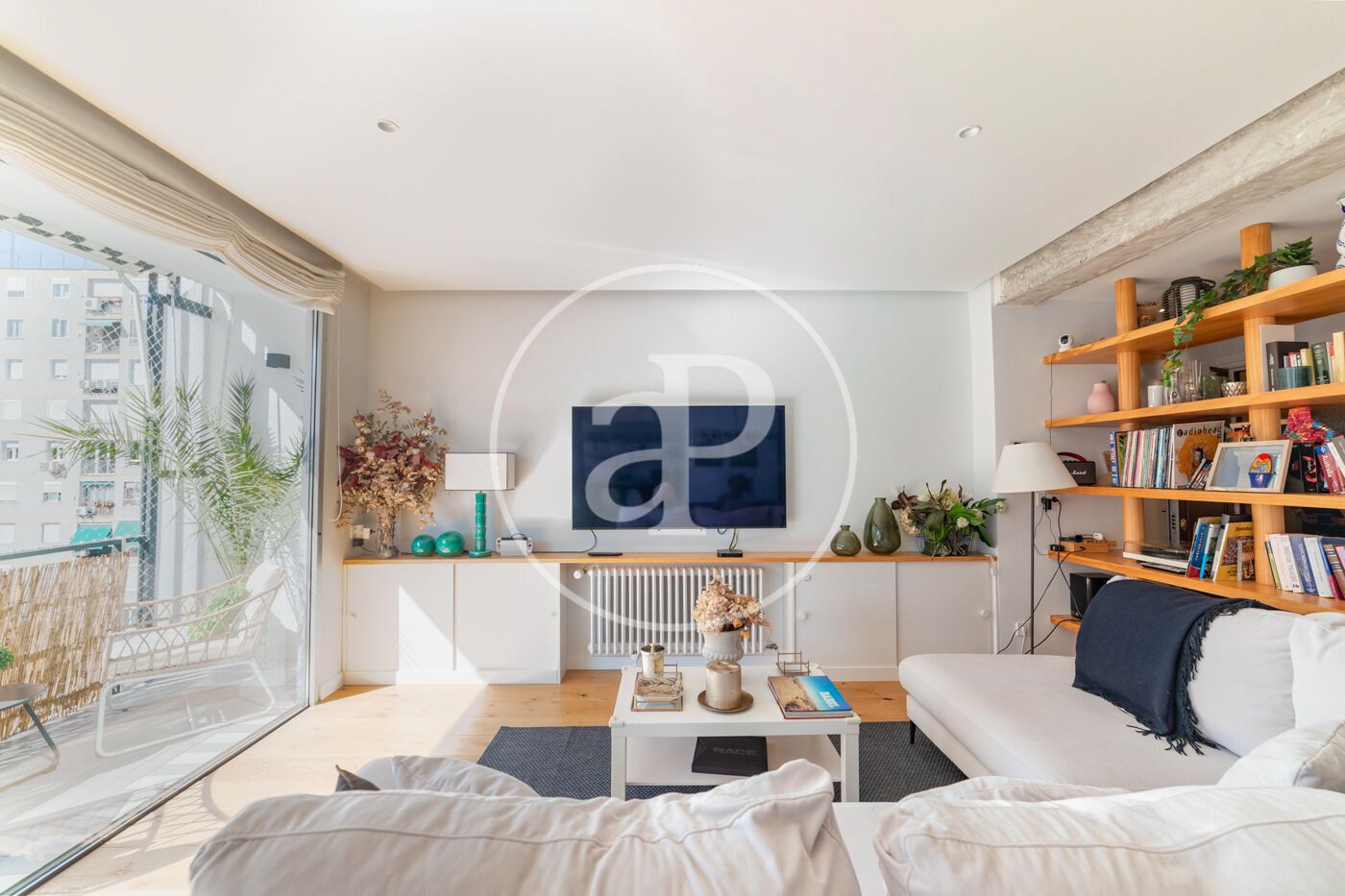 Sala d'estar de Pis en venda en  Madrid Capital amb Aire condicionat, Calefacció i Terrassa