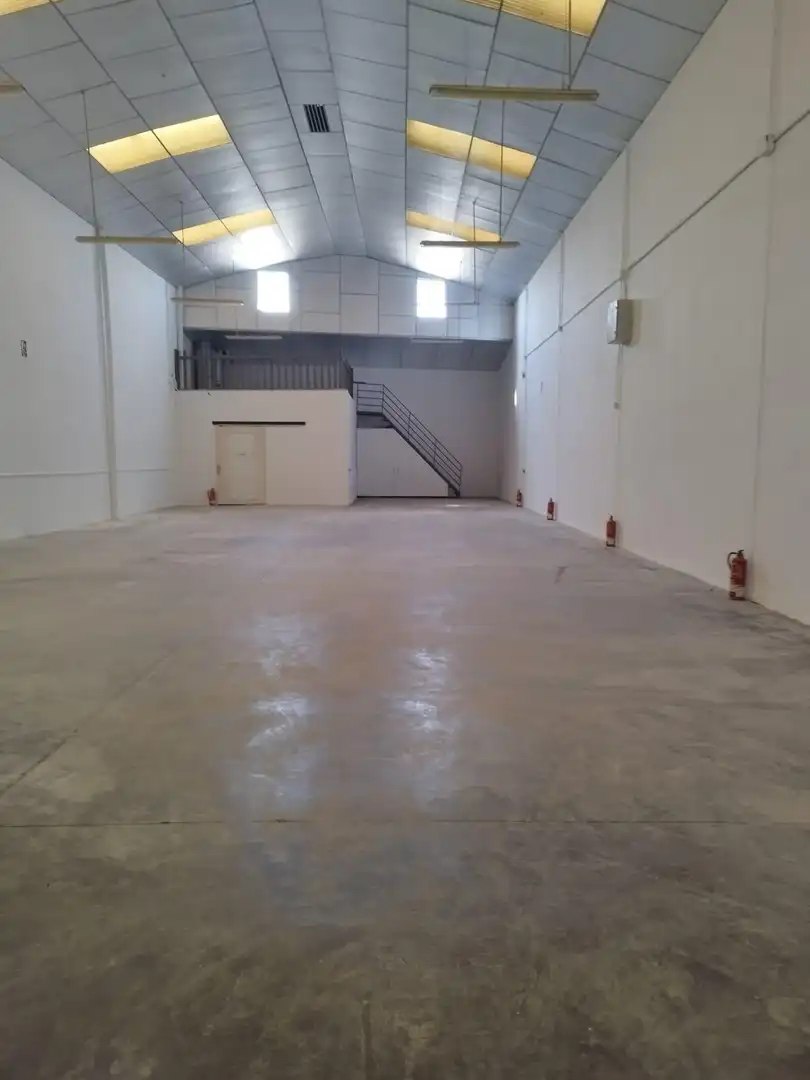 Industrial building to rent in Aldaia