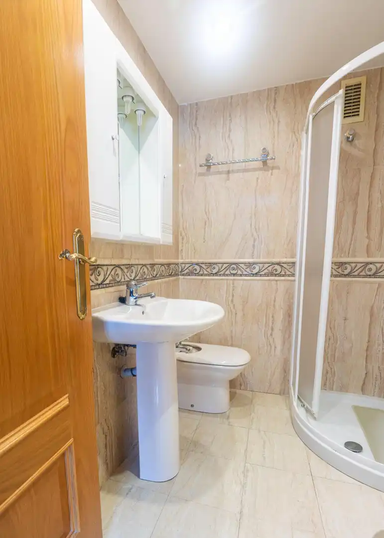 Bathroom of Flat for sale in Zaragoza  with Air Conditioner, Heating and Storage room