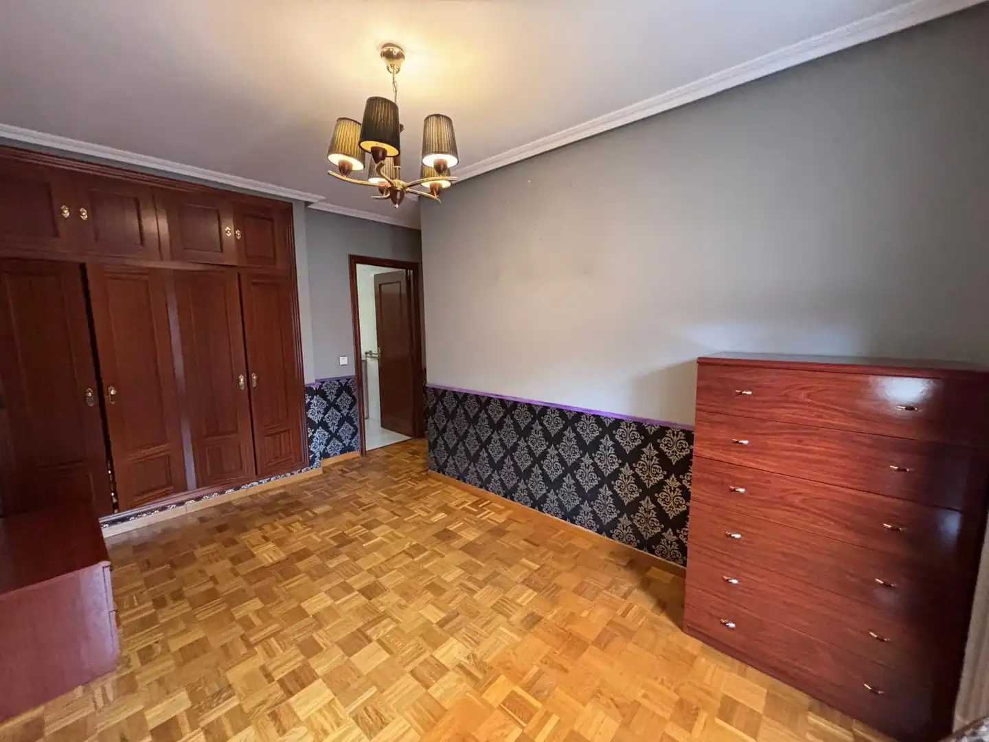Habitación de Piso en venta en Gijón  con Calefacción, Parquet y Trastero