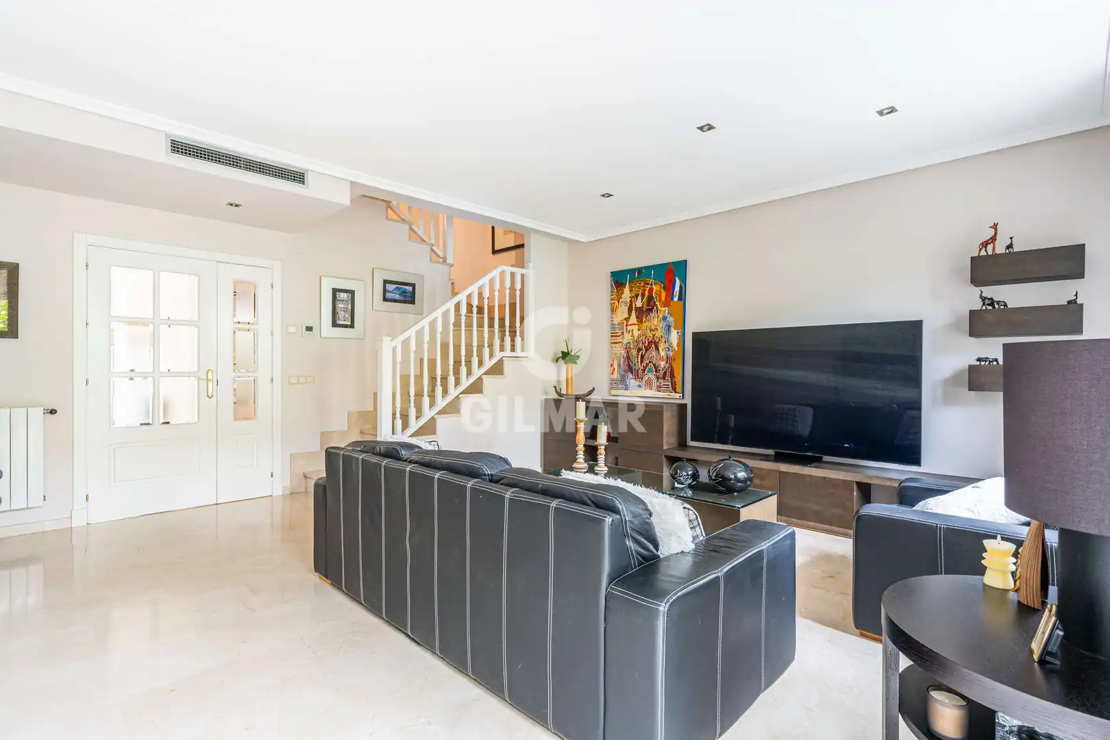 Sala de estar de Casa adosada en venta en Boadilla del Monte con Calefacción, Jardín privado y Piscina