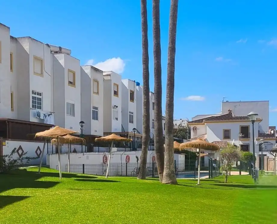 Adossat amb piscina en venda a Calle Jilguero 1