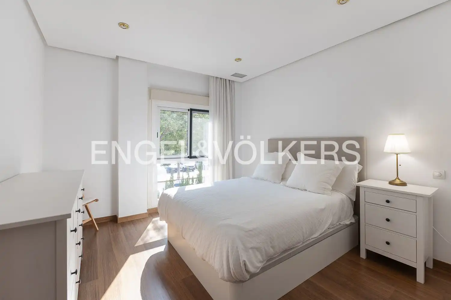 Habitación de Dúplex en venta en Valencia con Aire acondicionado, Calefacción y Jardín privado