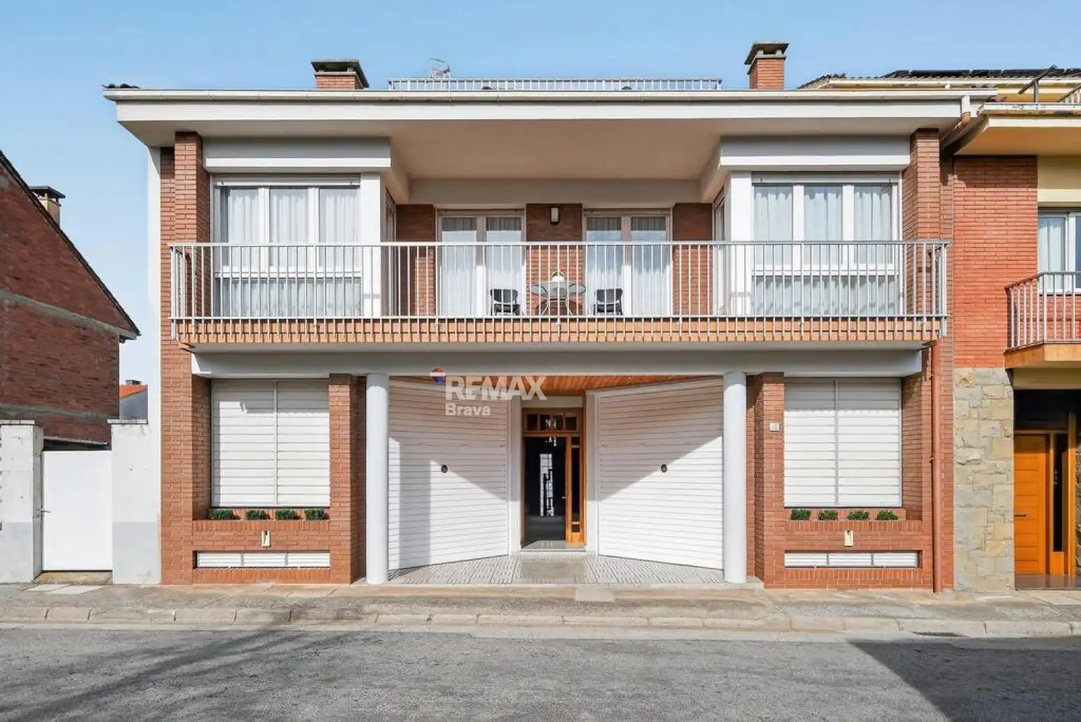 Exterior view of Houses for sale in Olot  with Air Conditioner, Private garden and Terrace