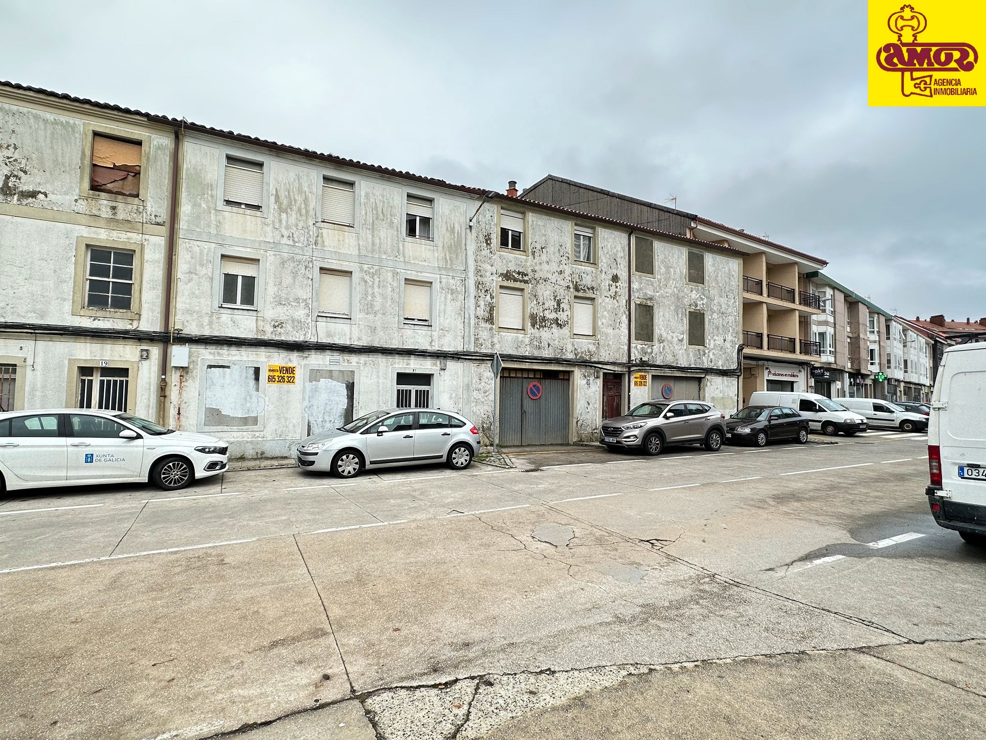 Vista exterior de Casa adosada en venda en Santiago de Compostela  amb Jardí privat i Traster