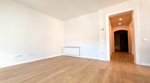 Photo 2 of Flat for rent in Centre, Vic