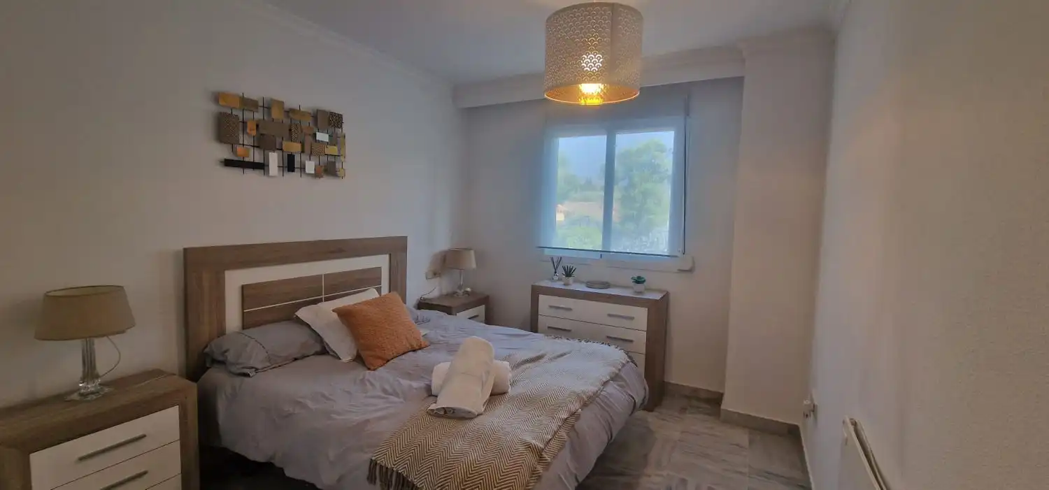Schlafzimmer von Wohnungen zur Miete in Marbella mit Klimaanlage, Heizung und Terrasse