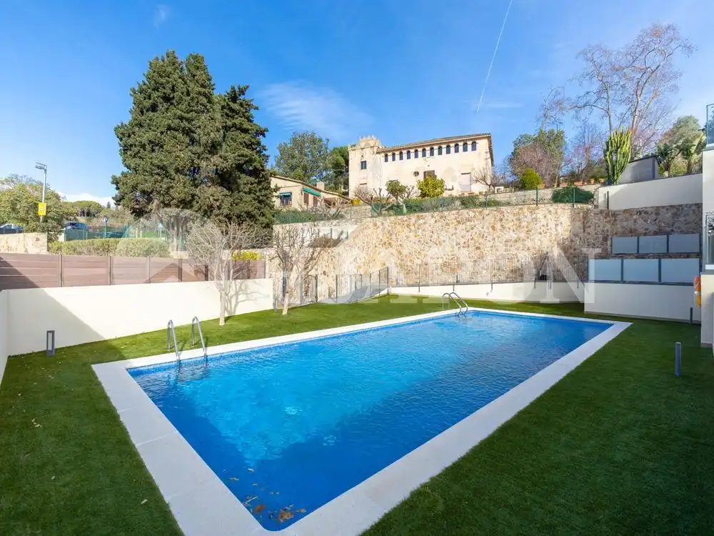 Piscina de Pis en venda en Alella amb Aire condicionat, Calefacció i Parquet