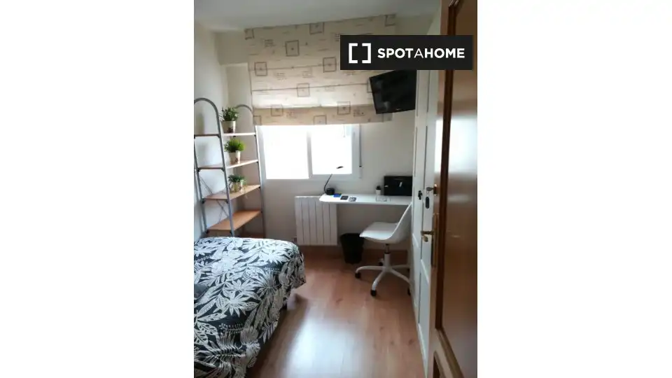Habitación de Piso de alquiler en Zaragoza con Aire acondicionado, Calefacción y Amueblado