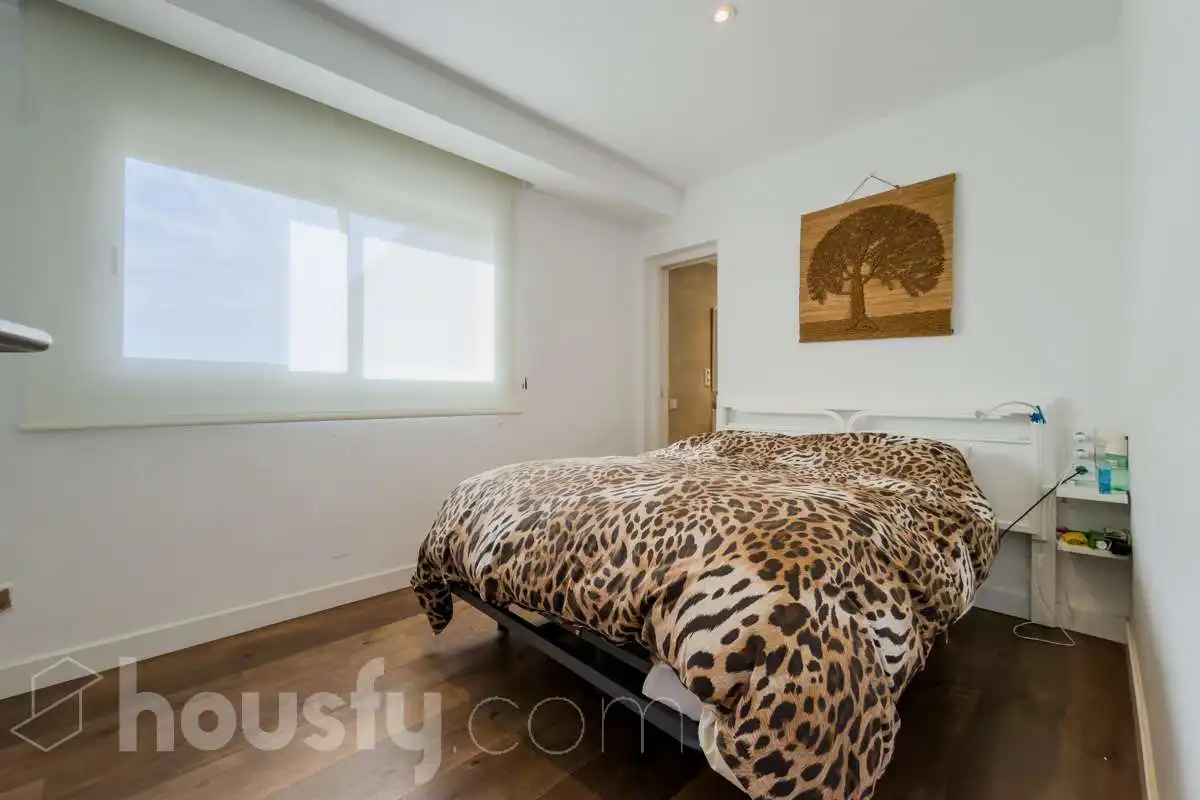 Dormitori de Casa o xalet en venda en Barcelona amb Aire condicionat, Calefacció i Jardí privat
