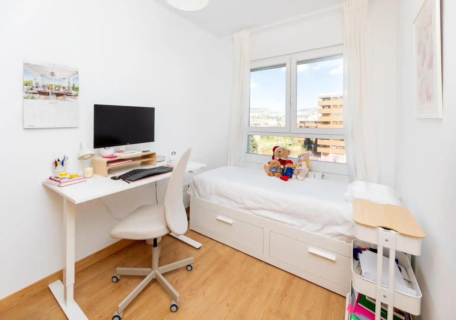 Bedroom of Flat for sale in Granada  with Air Conditioner, Heating and Community pool