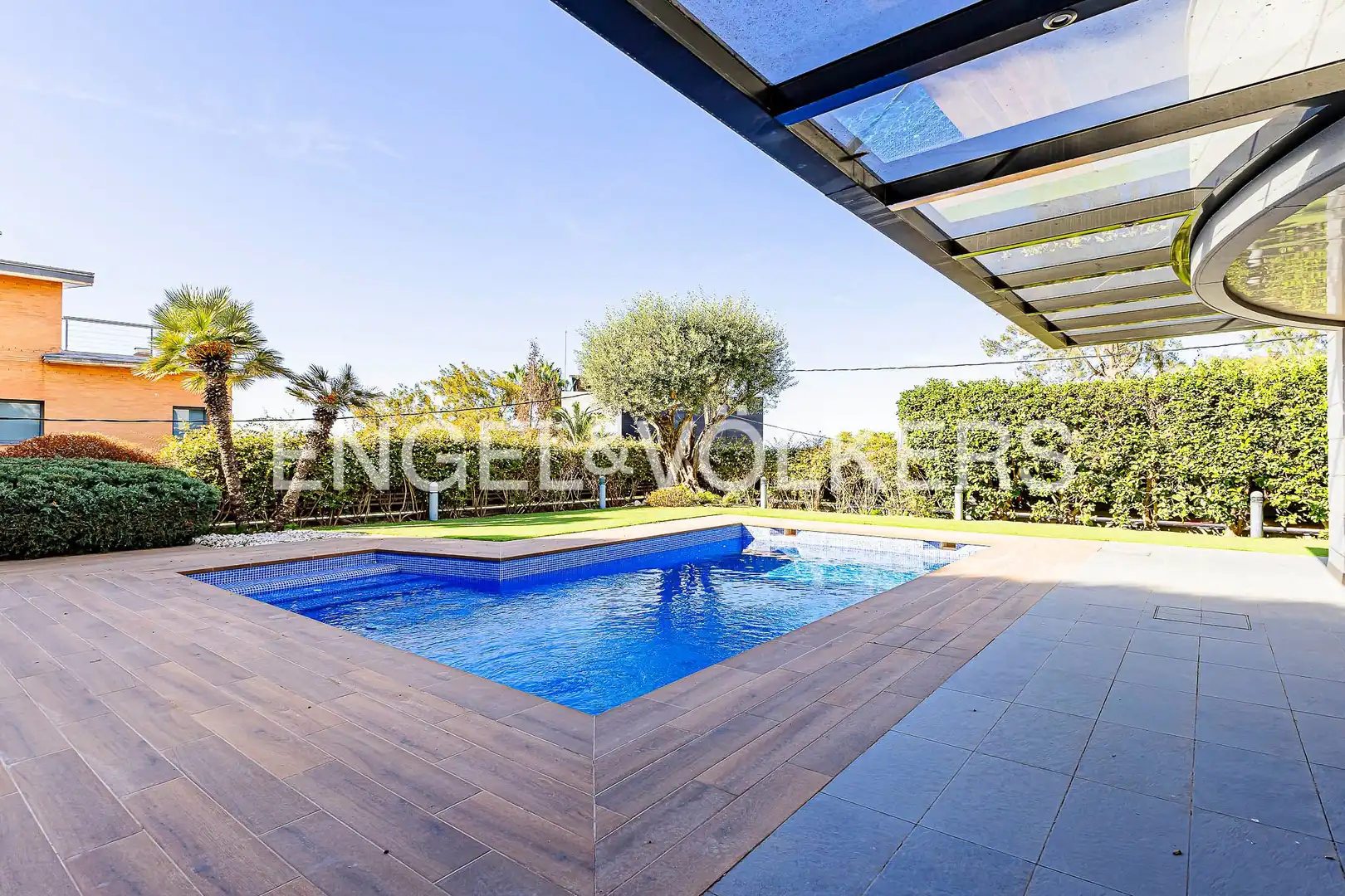 Swimming pool of Houses for sale in Esplugues de Llobregat  with Air Conditioner, Heating and Private garden