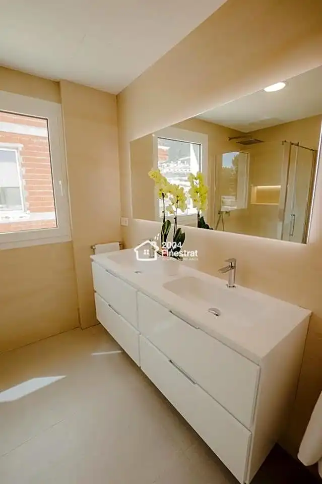 Bathroom of Houses for sale in Finestrat  with Private garden, Terrace and Swimming Pool