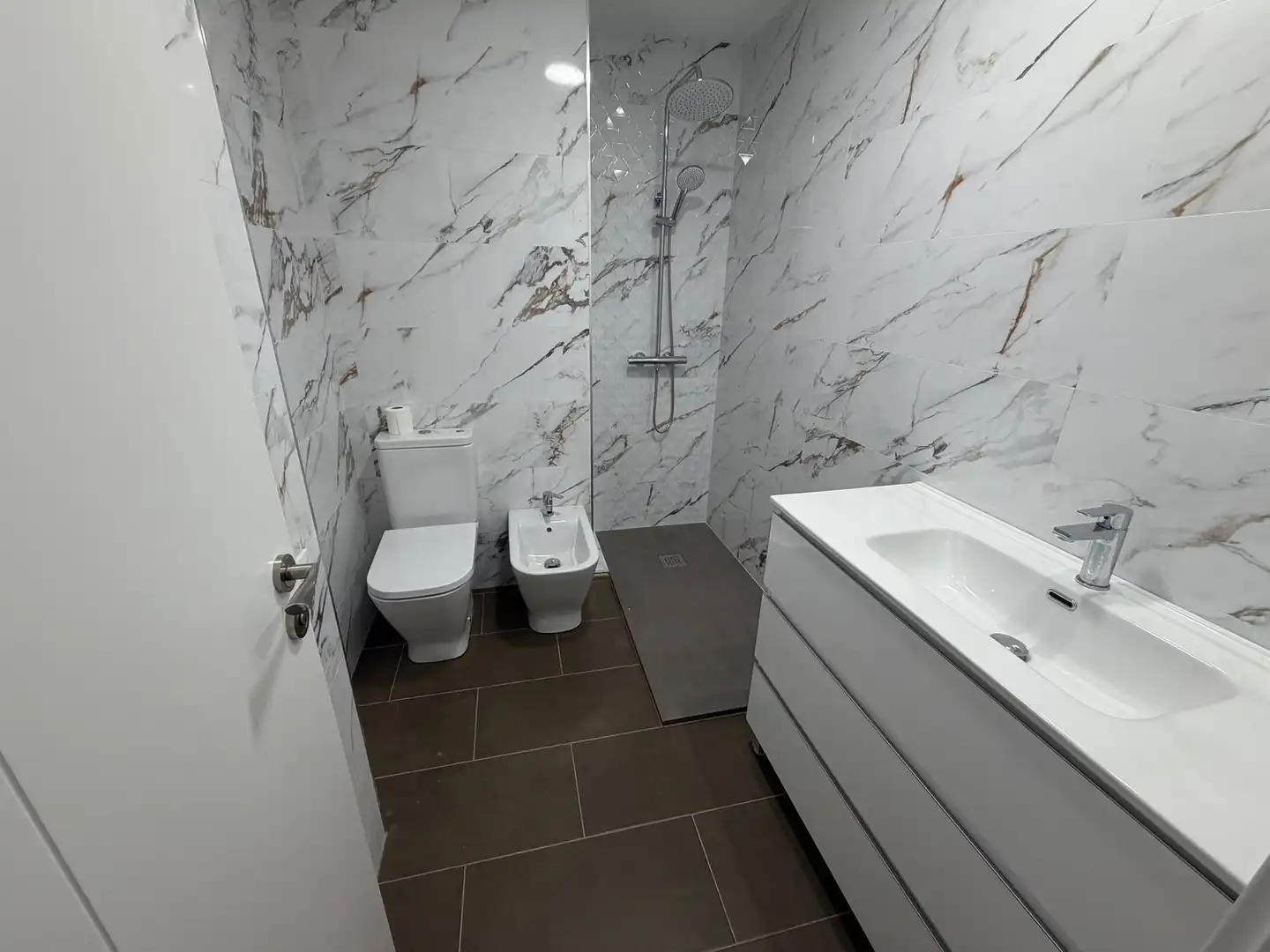 Baño de Piso en venta en Parla con Terraza