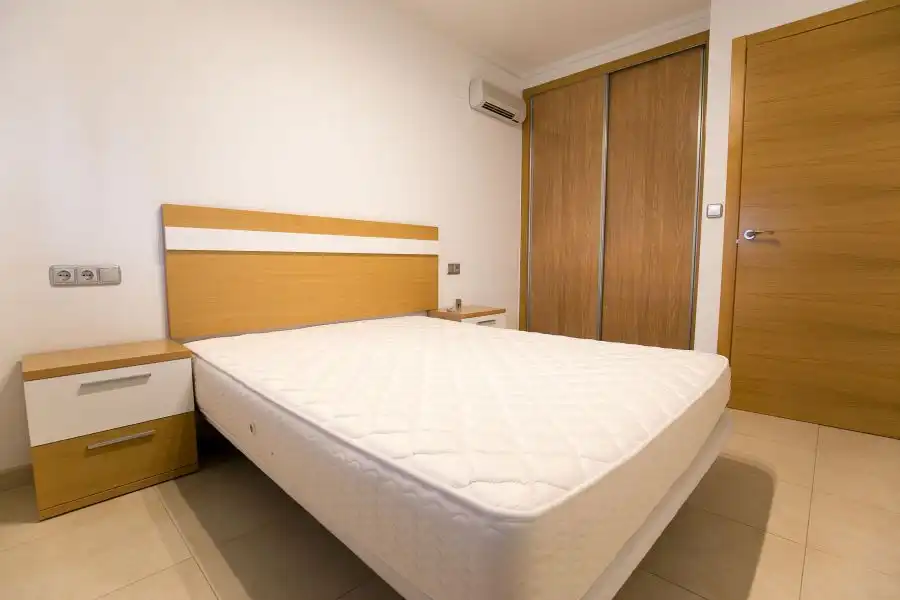 Dormitori de Apartament en venda en Alicante / Alacant amb Aire condicionat, Calefacció i Jardí privat