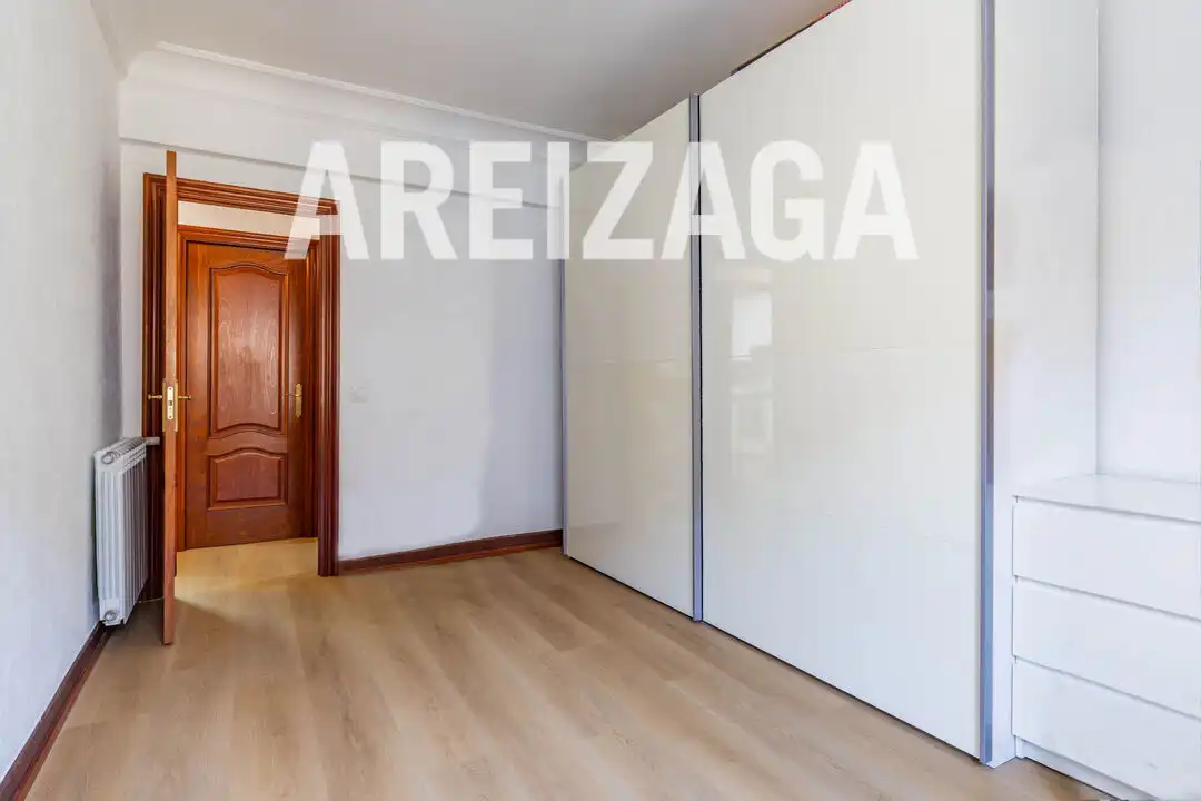 Habitación de Piso en venta en Donostia - San Sebastián  con Calefacción, Amueblado y Balcón