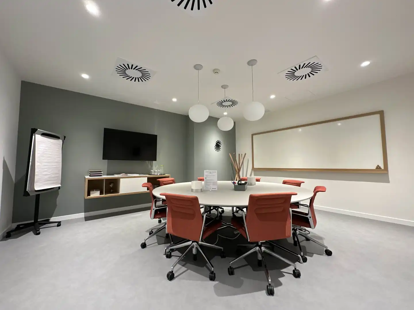 Büro zur Miete in Madrid mit Klimaanlage, Heizung und Möbliert