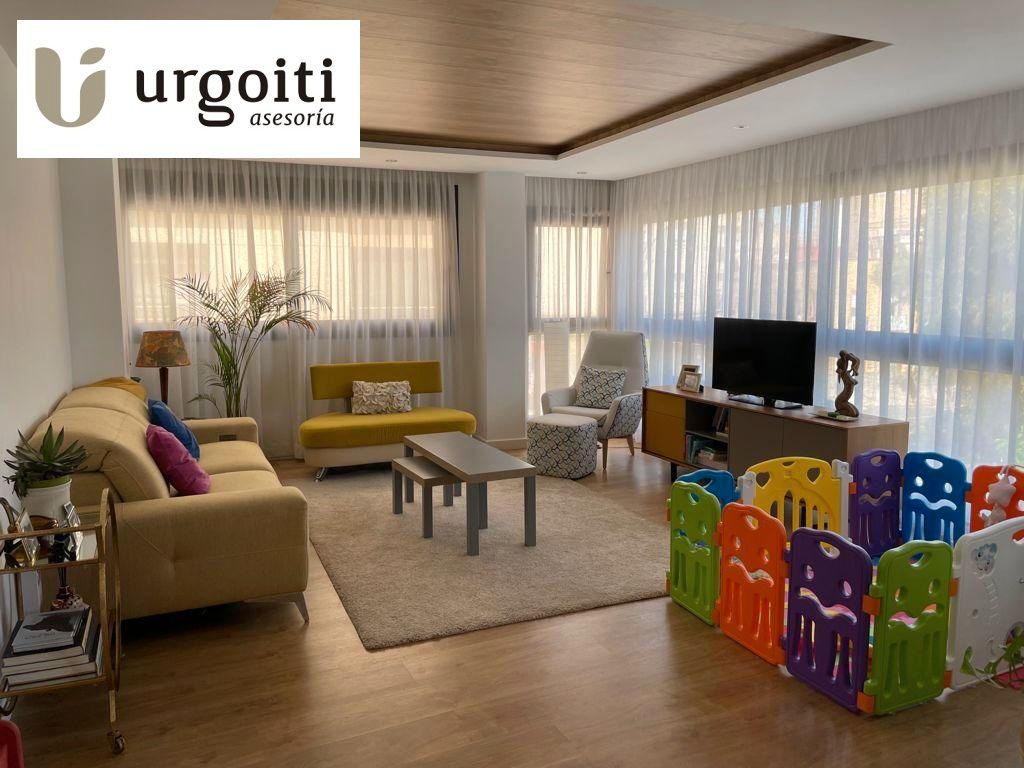 Sala d'estar de Casa o xalet en venda en  Melilla Capital amb Aire condicionat, Calefacció i Parquet