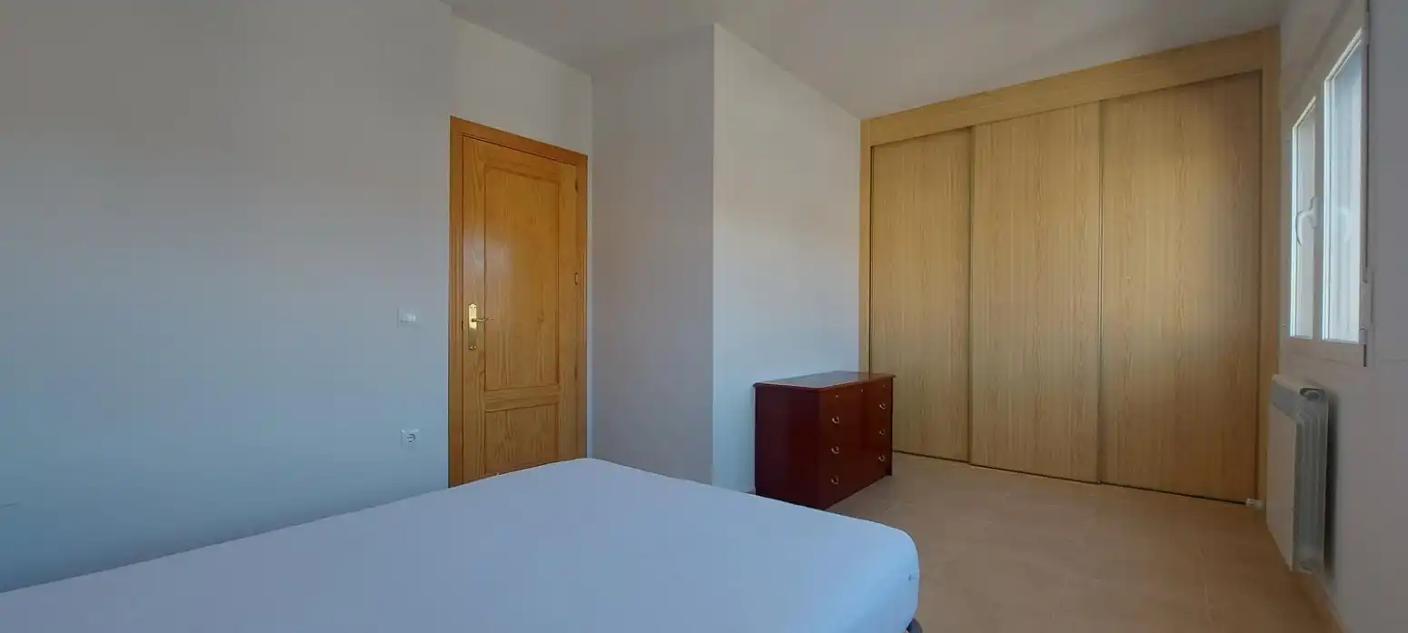 Schlafzimmer von Einfamilien-Reihenhaus zum Verkauf in Montalbo mit Heizung, Terrasse und Balkon