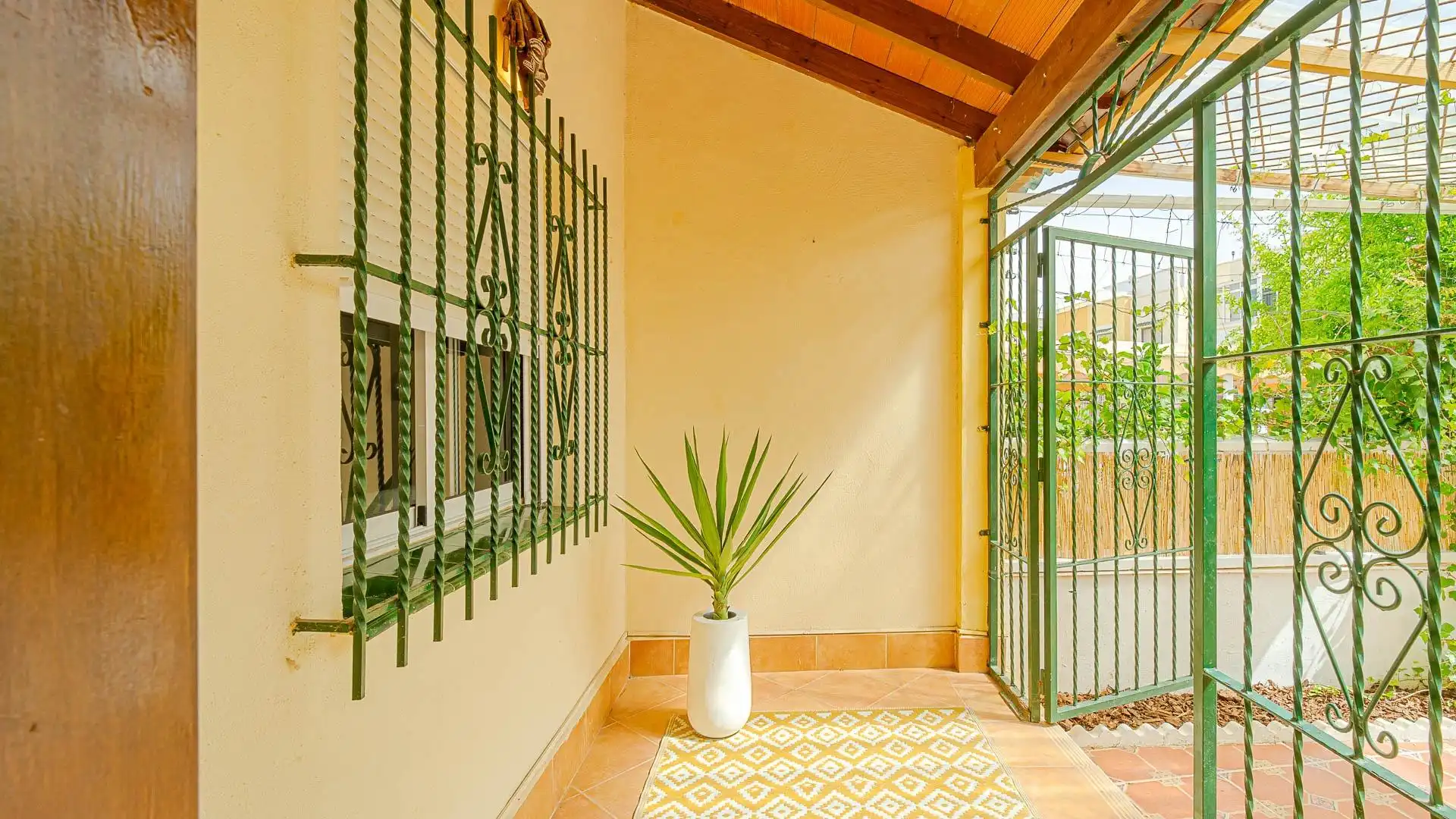 Casa adosada en venta en Orihuela con Aire acondicionado, Calefacción y Jardín privado