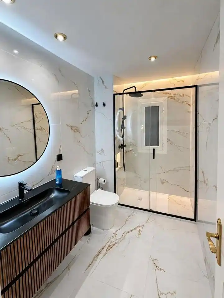 Badezimmer von Wohnung zur Miete in Madrid mit Möbliert
