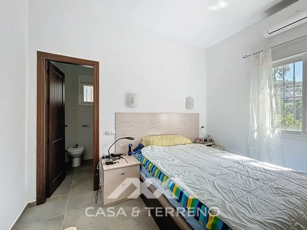 Dormitori de Casa o xalet en venda en Vélez-Málaga amb Aire condicionat, Jardí privat i Terrassa