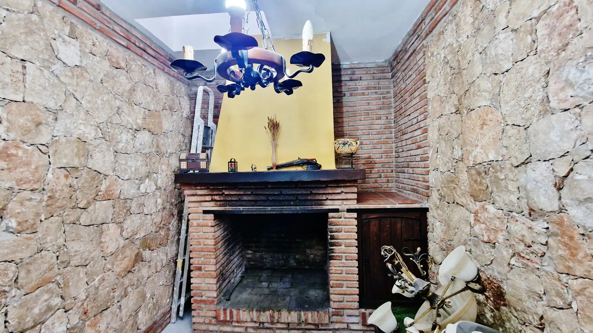 Einfamilien-Reihenhaus zum Verkauf in Vélez de Benaudalla mit Terrasse, Abstellraum und Möbliert