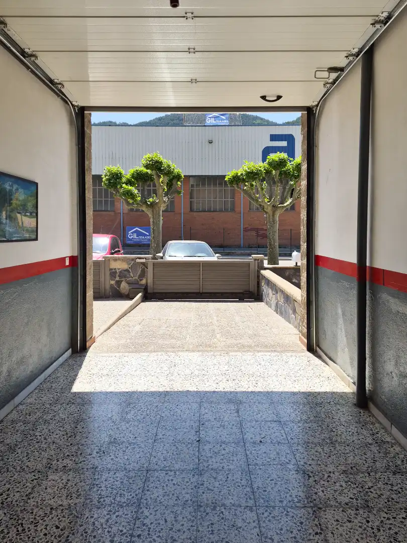 Aparcament de Casa adosada en venda en Ripoll amb Calefacció, Jardí privat i Terrassa
